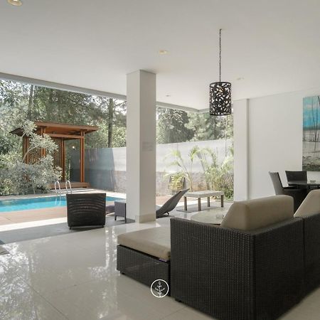 Hikari Hill View Villa 7 Bedrooms With A Private Swimming Pool And Billiard Bandung Exterior photo