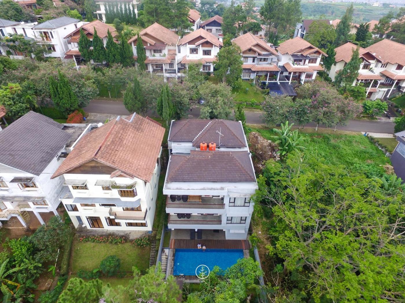 Hikari Hill View Villa 7 Bedrooms With A Private Swimming Pool And Billiard Bandung Exterior photo