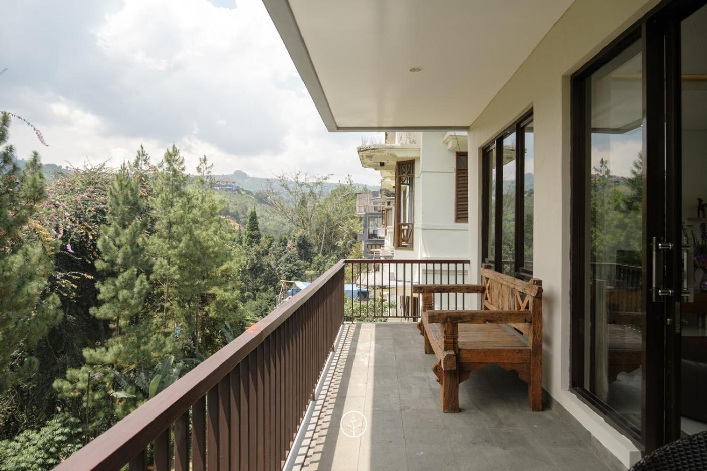 Hikari Hill View Villa 7 Bedrooms With A Private Swimming Pool And Billiard Bandung Exterior photo